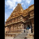 Das Vimana mit der Treppe, über den man den zentralen Schrein nach Südosten verlassen kann